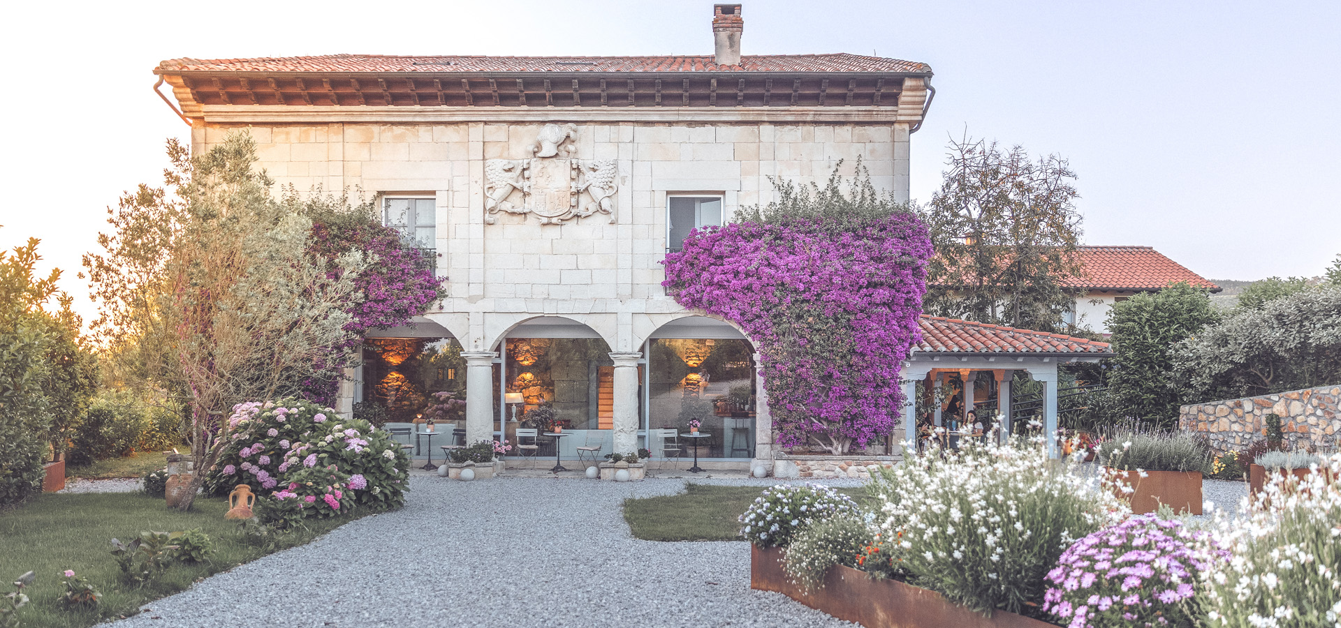 cinco calderas hotel boutique encanto cantabria exteriores jardines encanto naturaleza cab 2